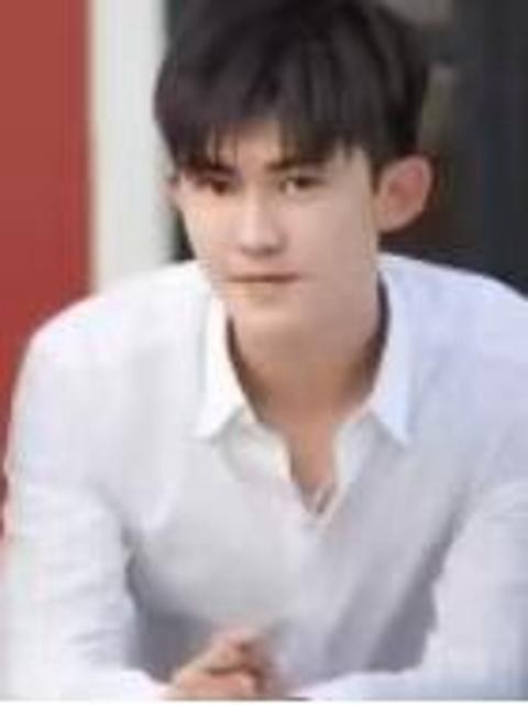 Xem phim Anh Học Trưởng Bá Đạo Yêu Em (霸道学长爱上我) 2025