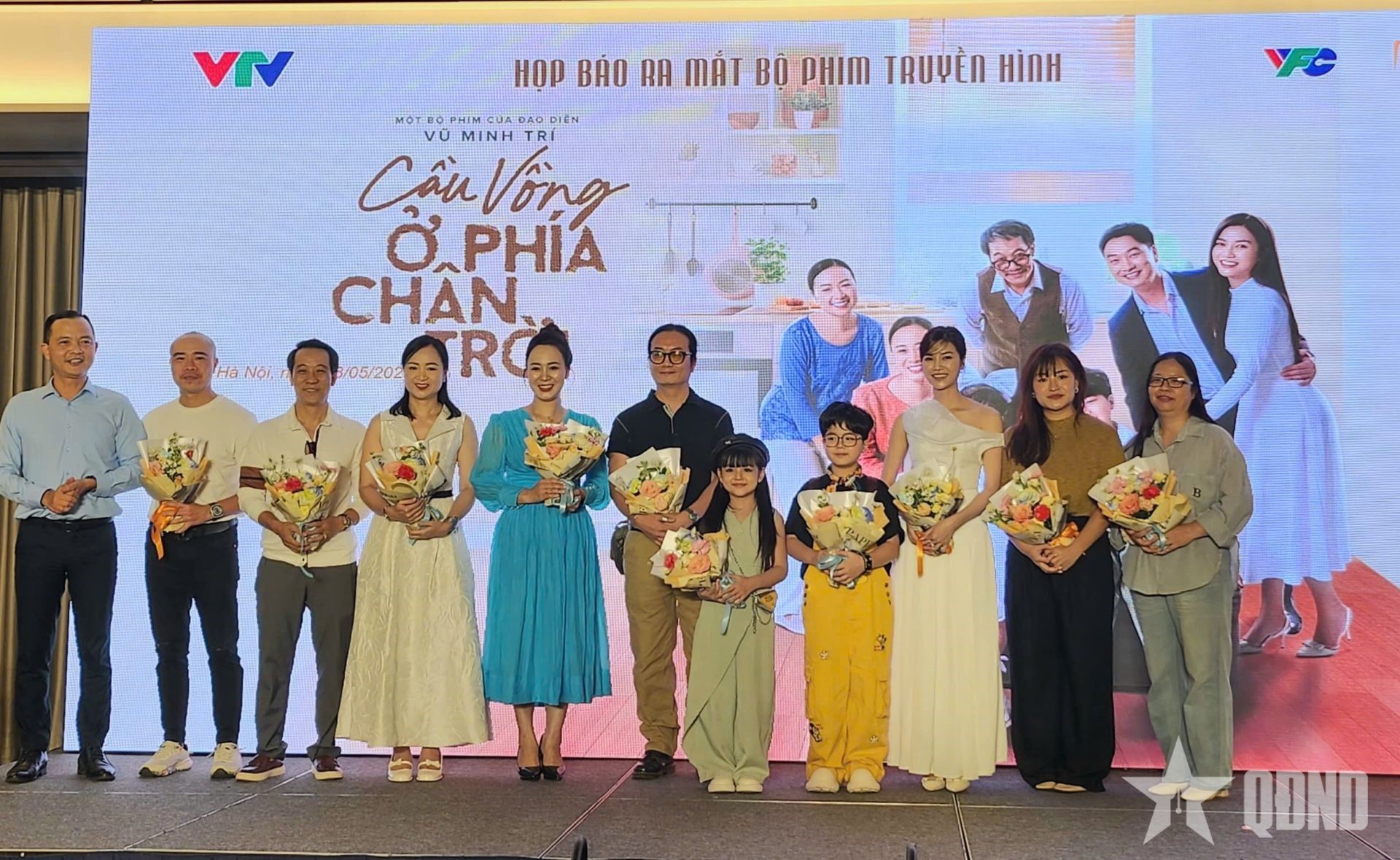 Cầu Vồng Ở Phía Chân Trời