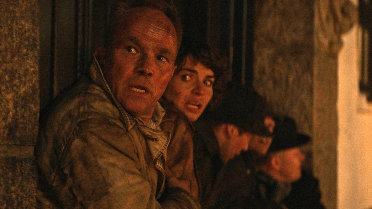 Xem phim Chuyến Tàu Chở Vàng (Gold Run) 2022