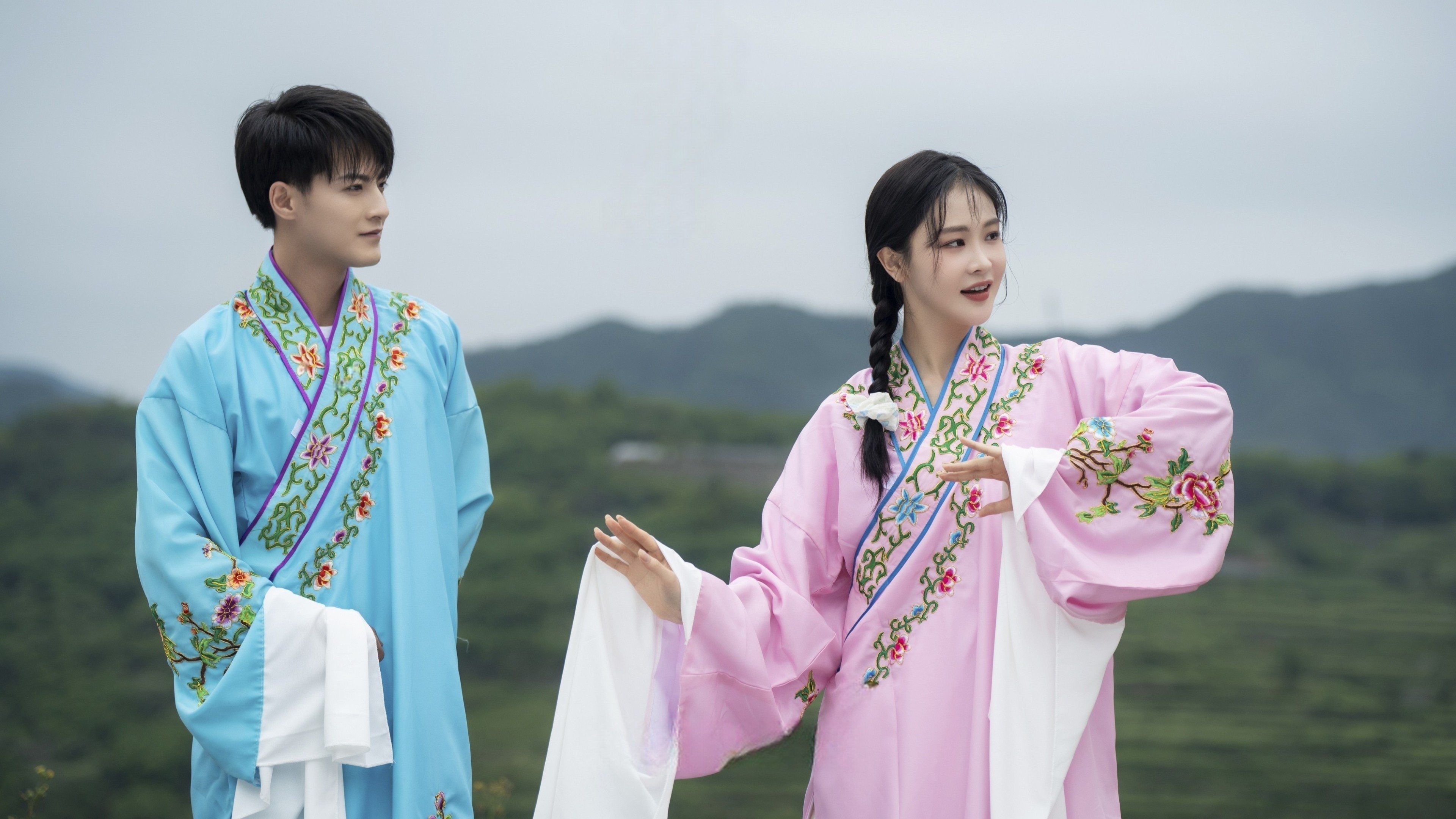 Xem phim Đợi Gió Và Đợi Em (Waiting For You) 2025