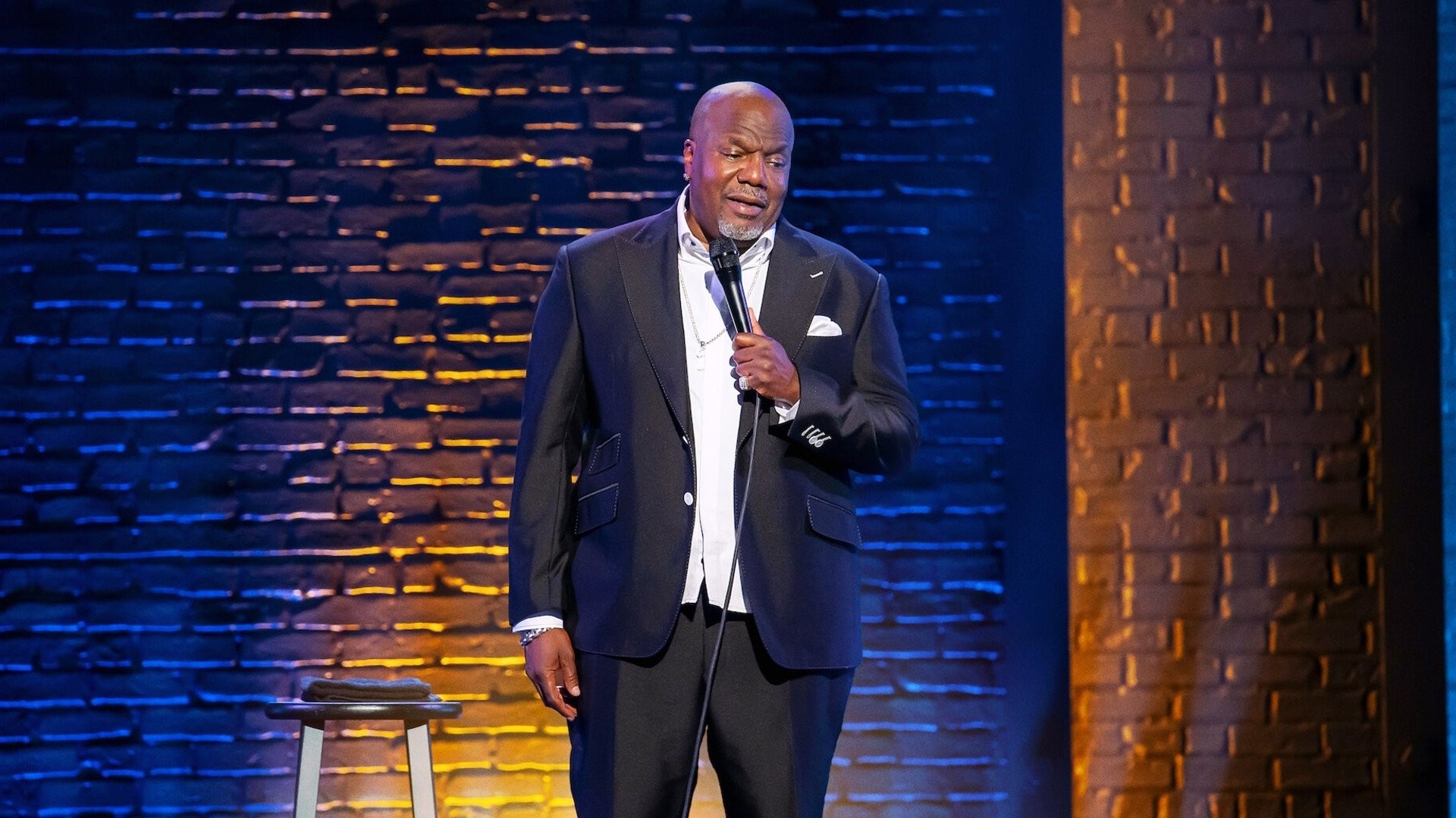 Xem phim Earthquake: Công Việc Kể Chuyện Cười (Earthquake: Joke Telling Business) 2025