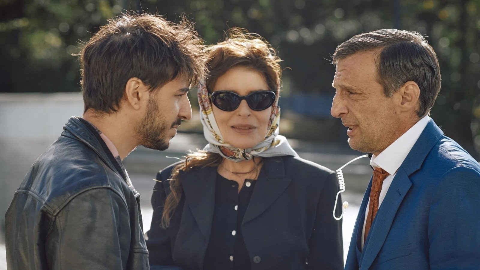 Xem phim Gia Tộc Rachel: Hào Hoa Và Lừa Đảo (Les rois de la piste) (Rachel's Game) 2024