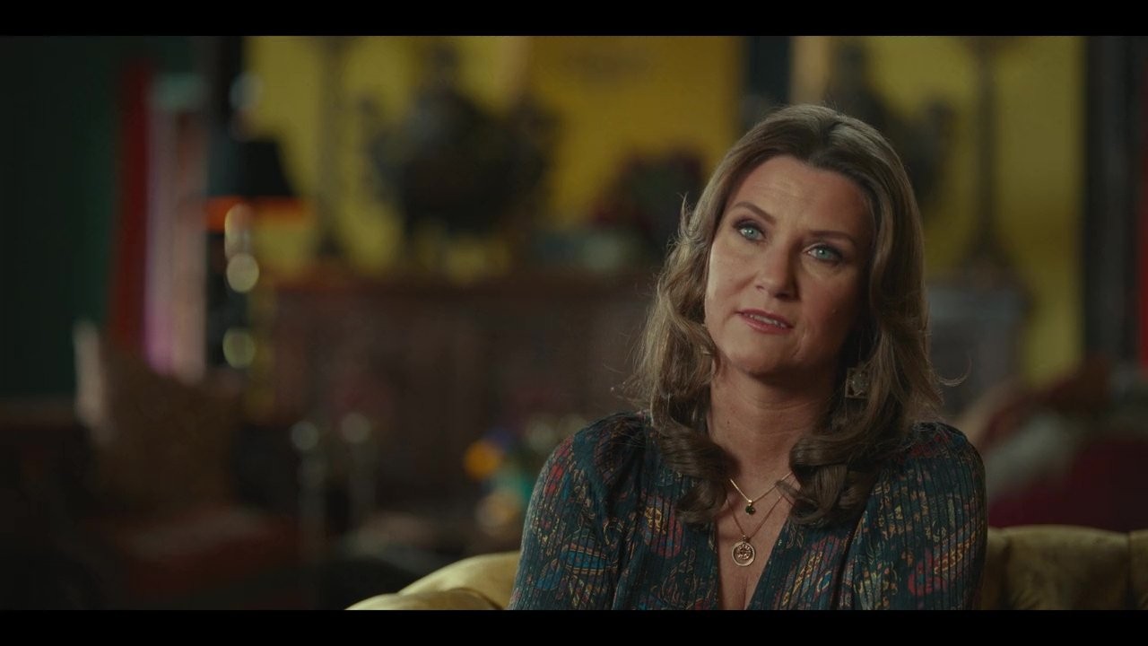 Hoàng Tộc Nổi Loạn: Câu Chuyện Tình Khó Tin