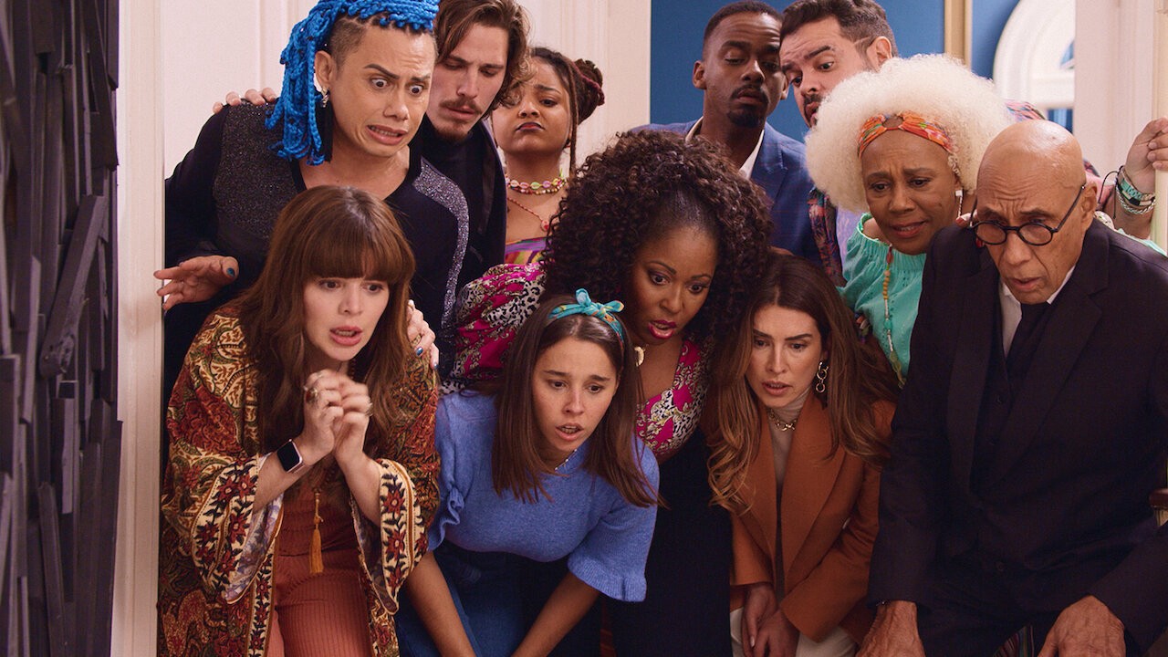 Xem phim Không Khả Nghi (Unsuspicious) 2022