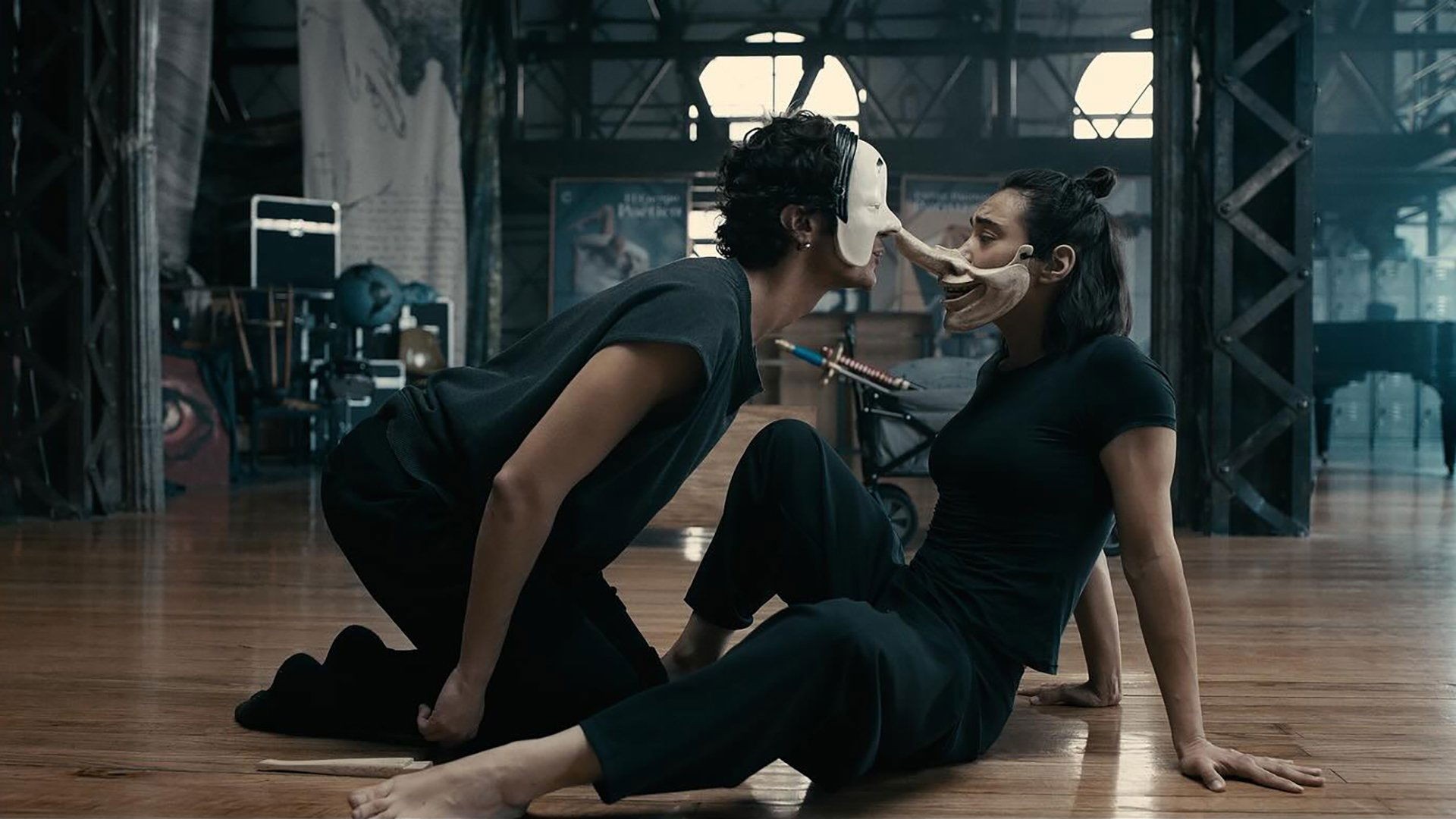 Xem phim Ranh Giới Điên Loạn (Las Locuras) (The Follies) 2025