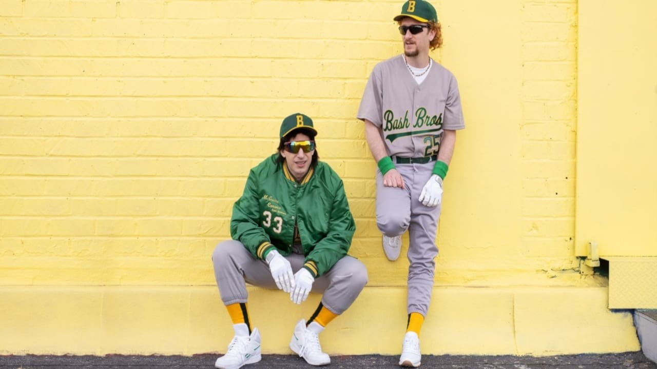 Xem phim The Lonely Island: Chuyện vui về cặp đôi bóng chày (The Lonely Island Presents: The Unauthorized Bash Brothers Experience) 2019