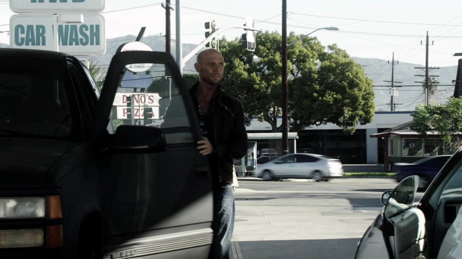 Xem phim Vòng Quay Kẻ Thù (AWOL-72) 2015